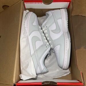 Women’s Nike Dunk Low Photon Dust size 6w
